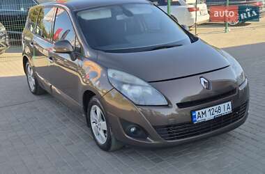 Минивэн Renault Scenic 2010 в 