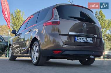 Минивэн Renault Scenic 2010 в 