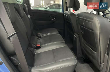 Минивэн Renault Scenic 2013 в 