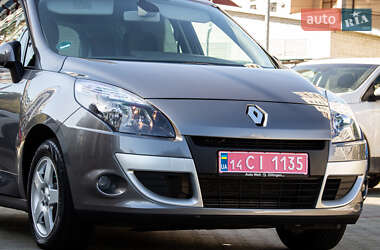 Минивэн Renault Scenic 2010 в 
