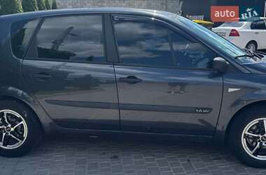 Минивэн Renault Scenic 2004 в 