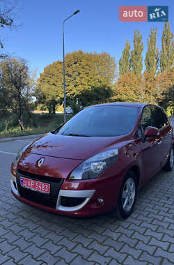 Минивэн Renault Scenic 2011 в 
