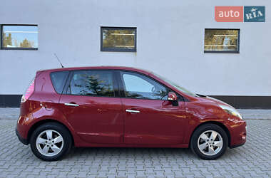 Минивэн Renault Scenic 2011 в 