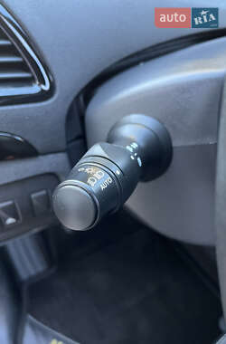 Минивэн Renault Scenic 2011 в 