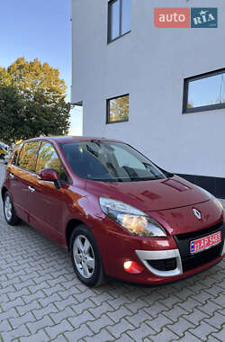 Минивэн Renault Scenic 2011 в 