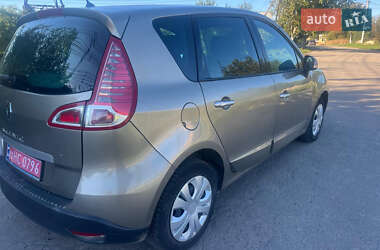 Минивэн Renault Scenic 2011 в 