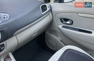 Минивэн Renault Scenic 2011 в 