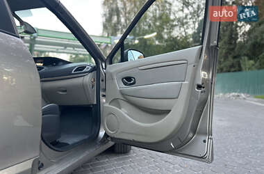 Минивэн Renault Scenic 2011 в 