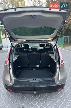 Минивэн Renault Scenic 2011 в 