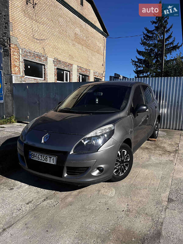 Минивэн Renault Scenic 2009 в 