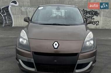 Минивэн Renault Scenic 2011 в 