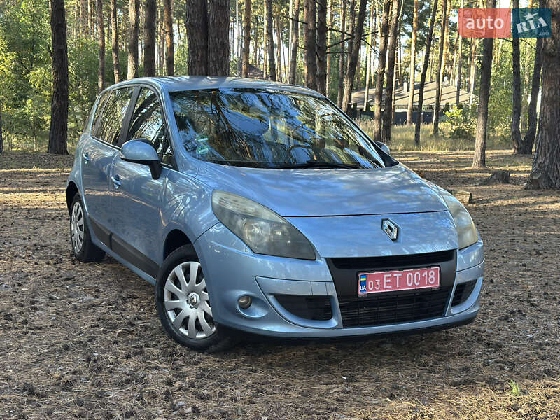 Минивэн Renault Scenic 2010 в 