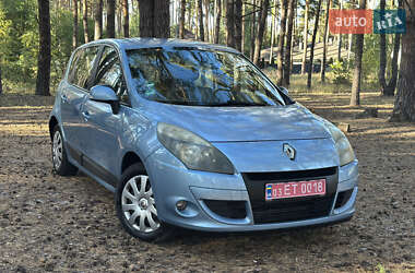 Минивэн Renault Scenic 2010 в 