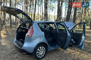 Минивэн Renault Scenic 2010 в 