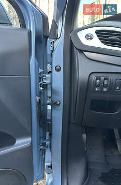 Минивэн Renault Scenic 2010 в 