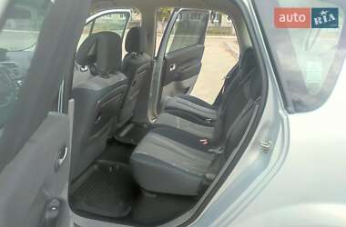 Минивэн Renault Scenic 2004 в 