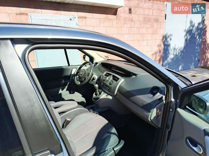 Минивэн Renault Scenic 2007 в Вараше