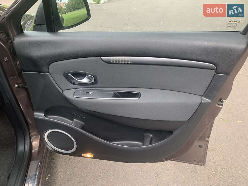 Минивэн Renault Scenic 2010 в Ровно