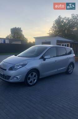 Минивэн Renault Scenic 2010 в 