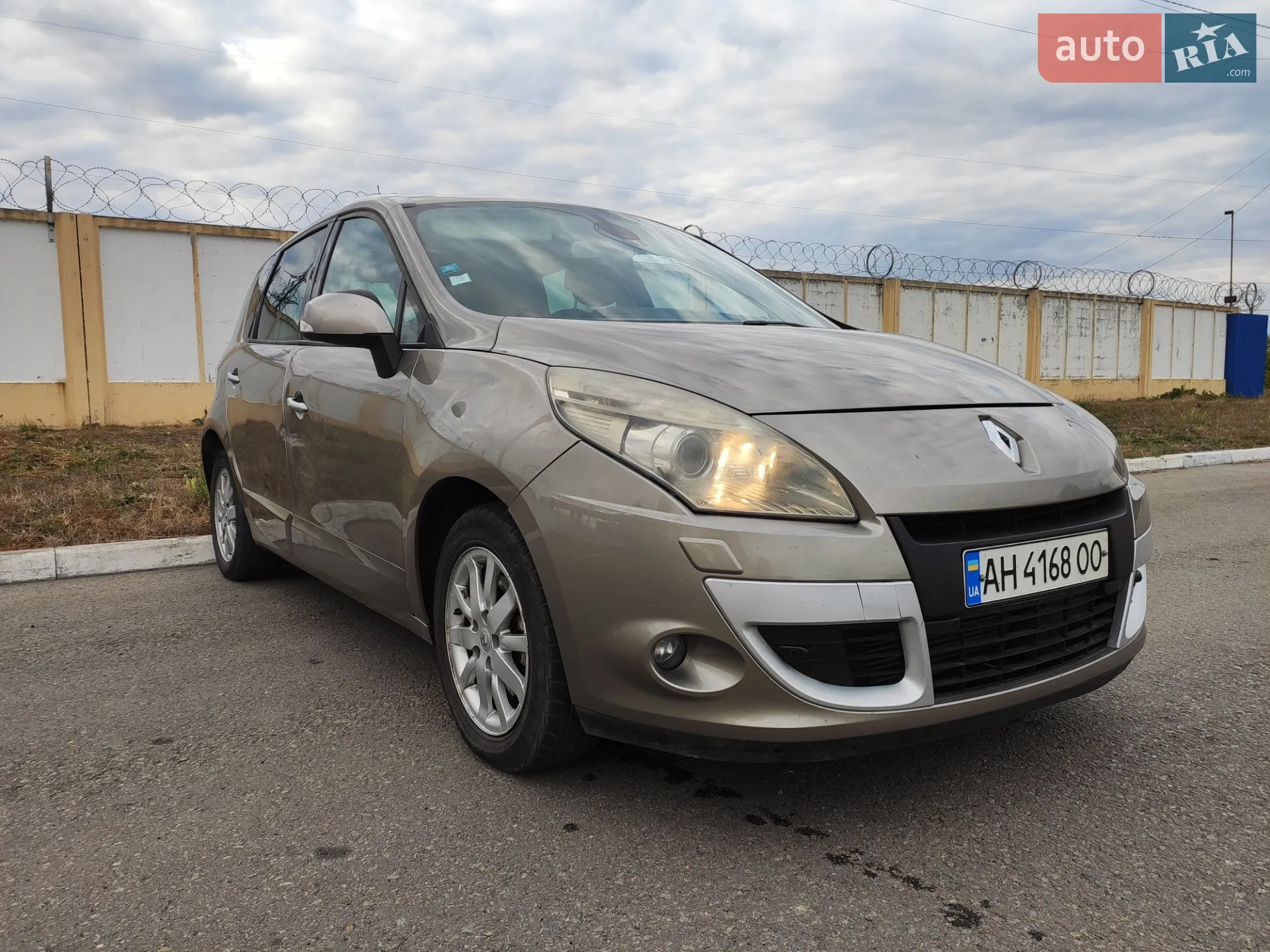 2010 Renault Scenic - мініатюра 2