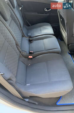 Минивэн Renault Scenic 2010 в 