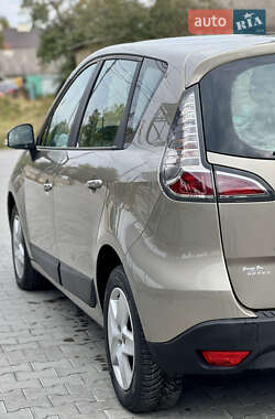 Минивэн Renault Scenic 2012 в 