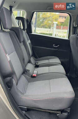Минивэн Renault Scenic 2012 в 