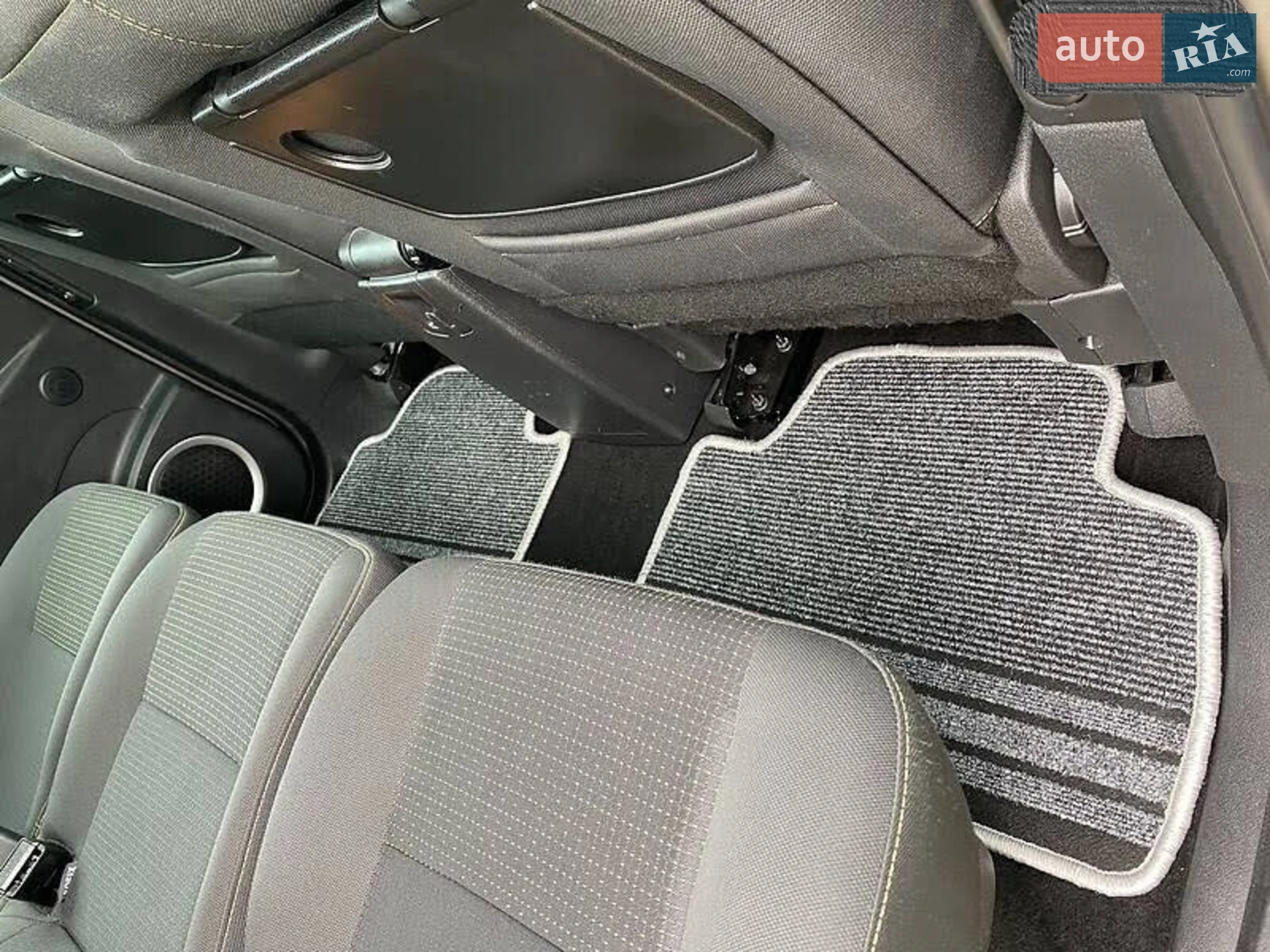 2010 Renault Scenic - мініатюра 16