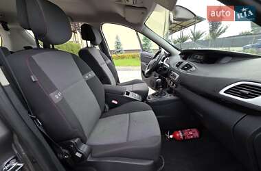Минивэн Renault Scenic 2012 в 