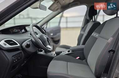 Минивэн Renault Scenic 2012 в 