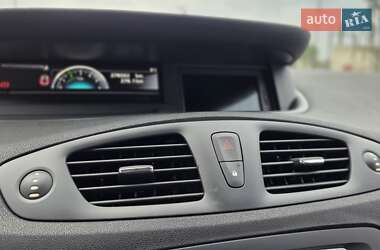 Минивэн Renault Scenic 2012 в 