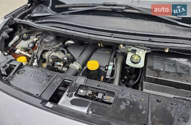Минивэн Renault Scenic 2012 в 