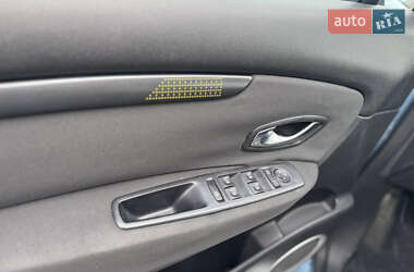 Минивэн Renault Scenic 2010 в 