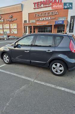 Минивэн Renault Scenic 2011 в 
