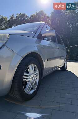 Минивэн Renault Scenic 2004 в 