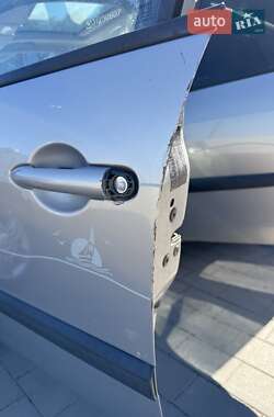 Минивэн Renault Scenic 2004 в 