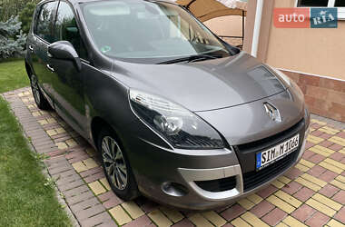 Минивэн Renault Scenic 2011 в 
