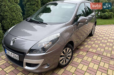 Минивэн Renault Scenic 2011 в 