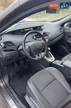 Минивэн Renault Scenic 2014 в 