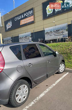 Минивэн Renault Scenic 2009 в 