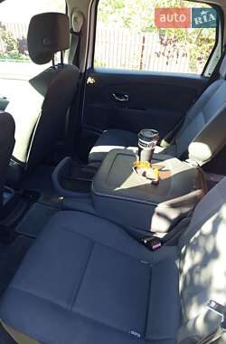 Минивэн Renault Scenic 2013 в 