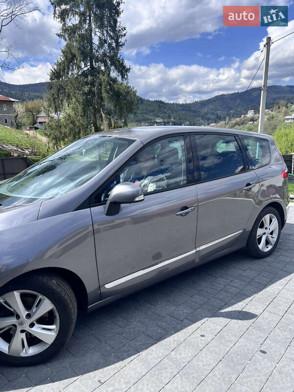 Минивэн Renault Scenic 2012 в Славском