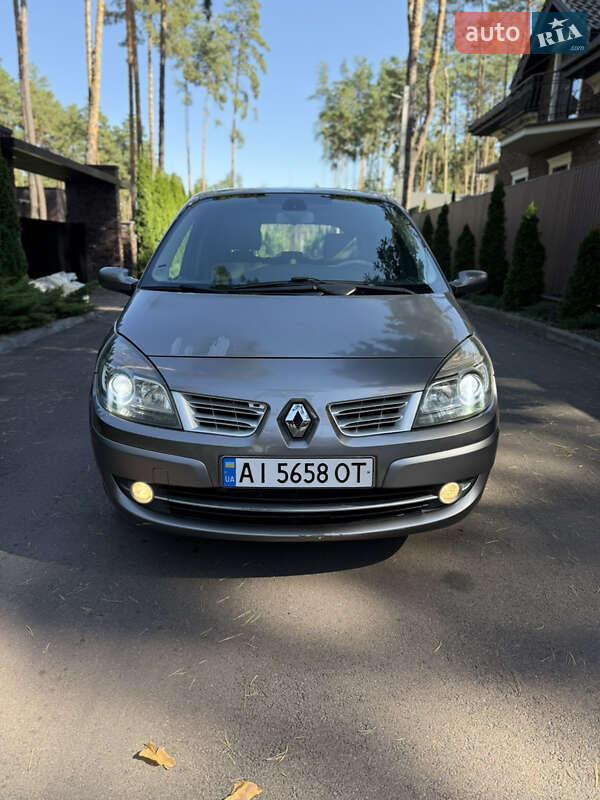 Минивэн Renault Scenic 2009 в 