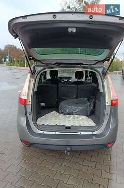Минивэн Renault Scenic 2009 в 