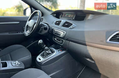 Минивэн Renault Scenic 2015 в 