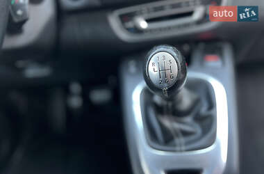 Минивэн Renault Scenic 2015 в 