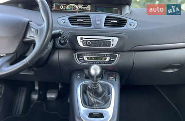 Минивэн Renault Scenic 2015 в 