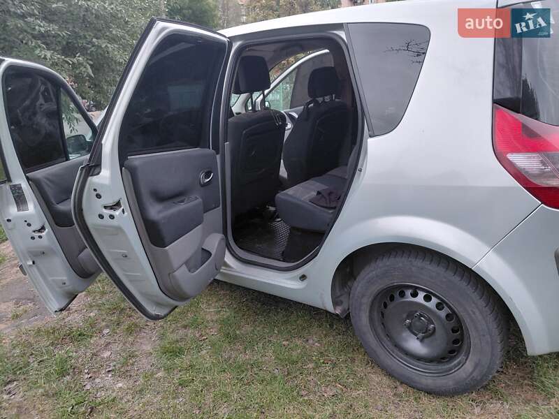 Минивэн Renault Scenic 2004 в Сарнах