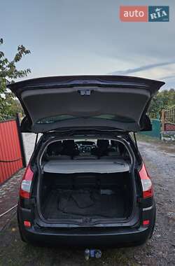 Минивэн Renault Scenic 2009 в 