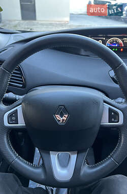 Минивэн Renault Scenic 2012 в 